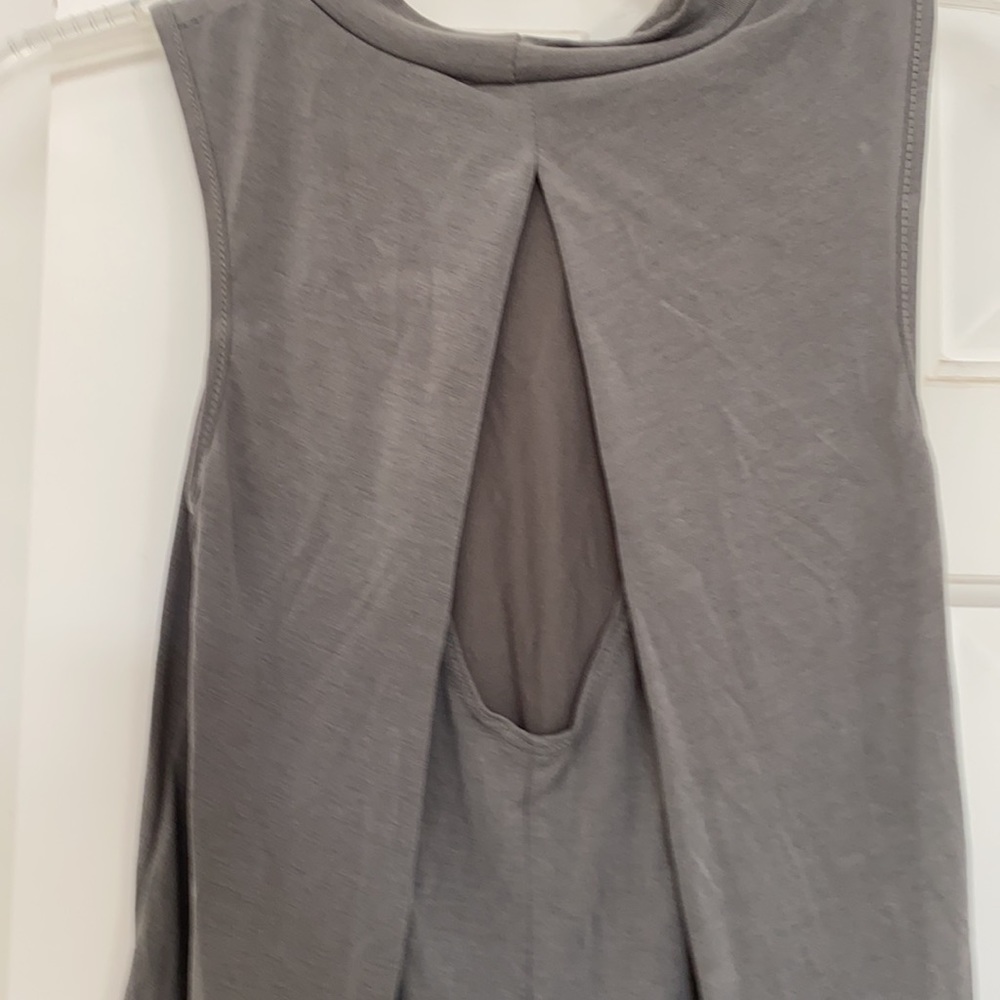 Active workout top - Picture 3 of 3